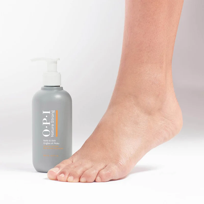 OPI Nature Strong Skincare Soften Up Pedi Soak 250ml - nettoyant hydratant pour les pieds