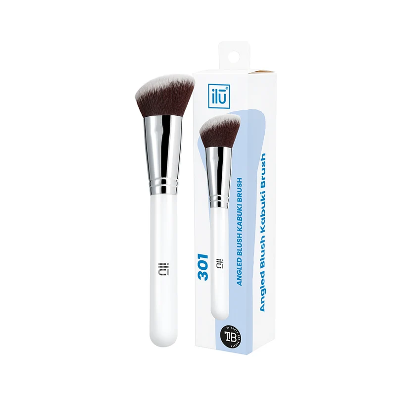 Ilū Make Up Angled Blush Kabuki Brush 301 - pinceau angulaire pour fard à joues