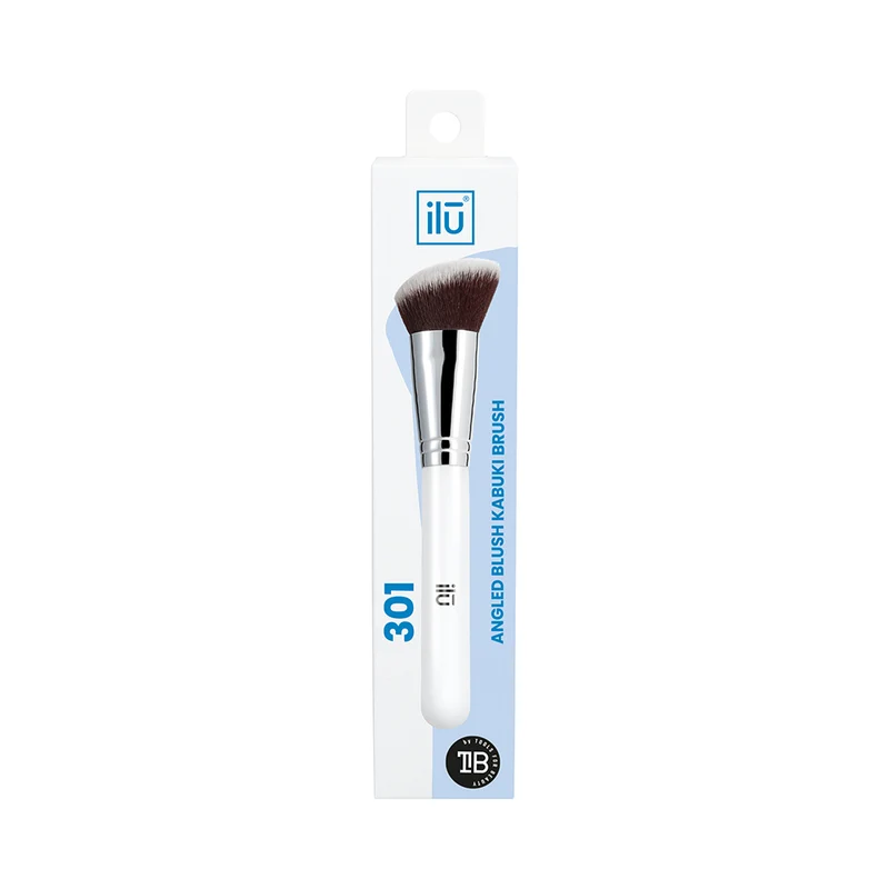Ilū Make Up Angled Blush Kabuki Brush 301 - pinceau angulaire pour fard à joues