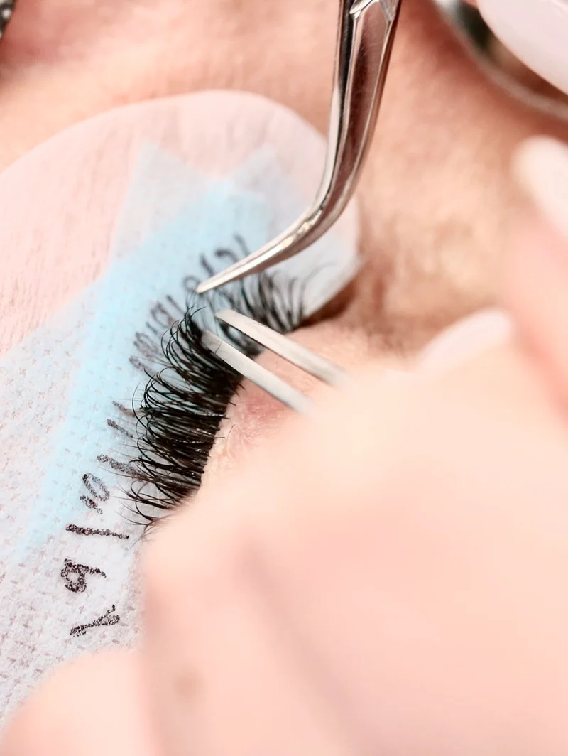 Formation Cils Classique en ligne (TROUSSE DE DÉPART INCLUSE d'une valeur de 400$tx)
