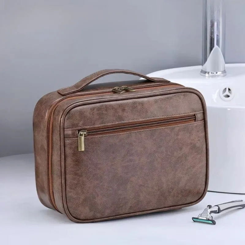 Trousse de toilette homme suspendue en cuir – Organisation et praticité