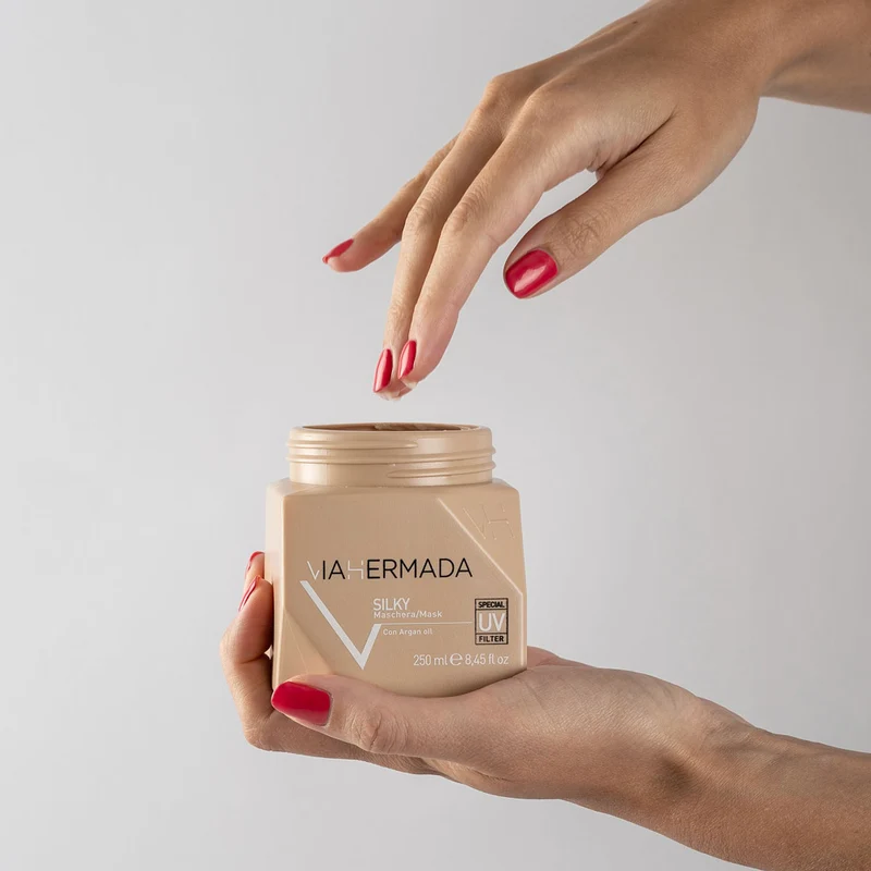 VIAHERMADA Silky Shampoo 250ml Mask 250ml Silky Oil 50ml + Serviette de plage blanche GRATUITE