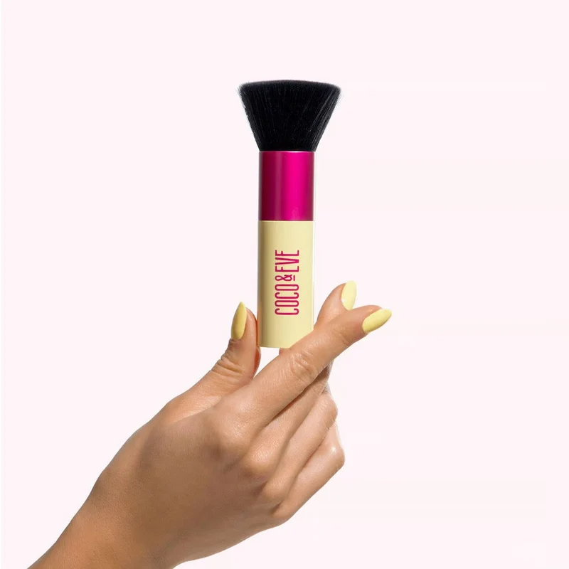 Coco & Eve Sunny Honey Delux Vegan Kabuki Brush - brosse applicatrice autobronzant