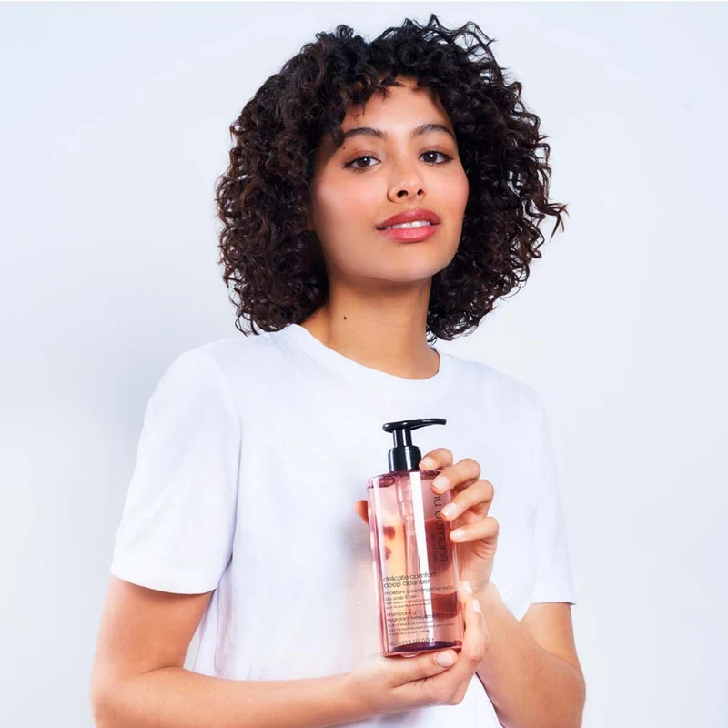 Shu Uemura Deep Cleansers Delicate Comfort Shampoo 400 ml - shampooing pour cheveux et peau sèche